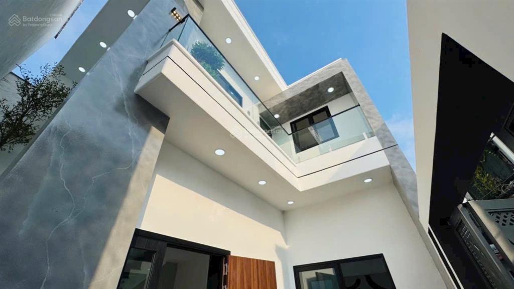 Nhà đẹp 11x7 xây mới 2 tầng 3 phòng ngủ có phòng dưới trệt ngay gần chợ phước long