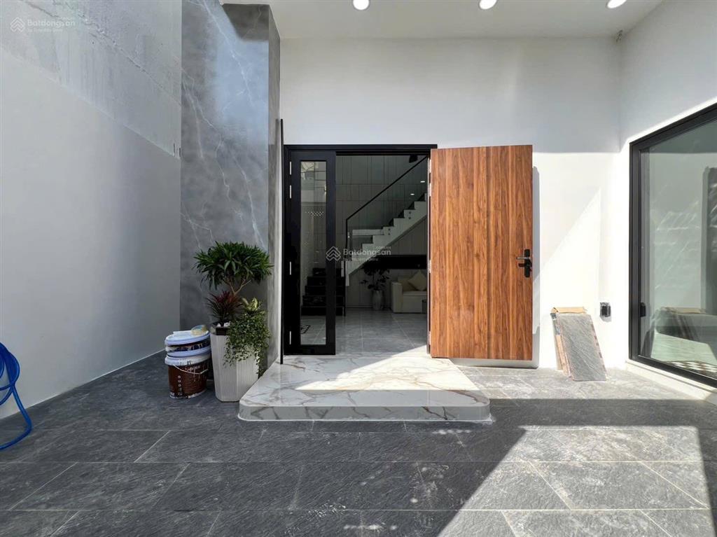 Nhà đẹp 11x7 xây mới 2 tầng 3 phòng ngủ có phòng dưới trệt ngay gần chợ phước long