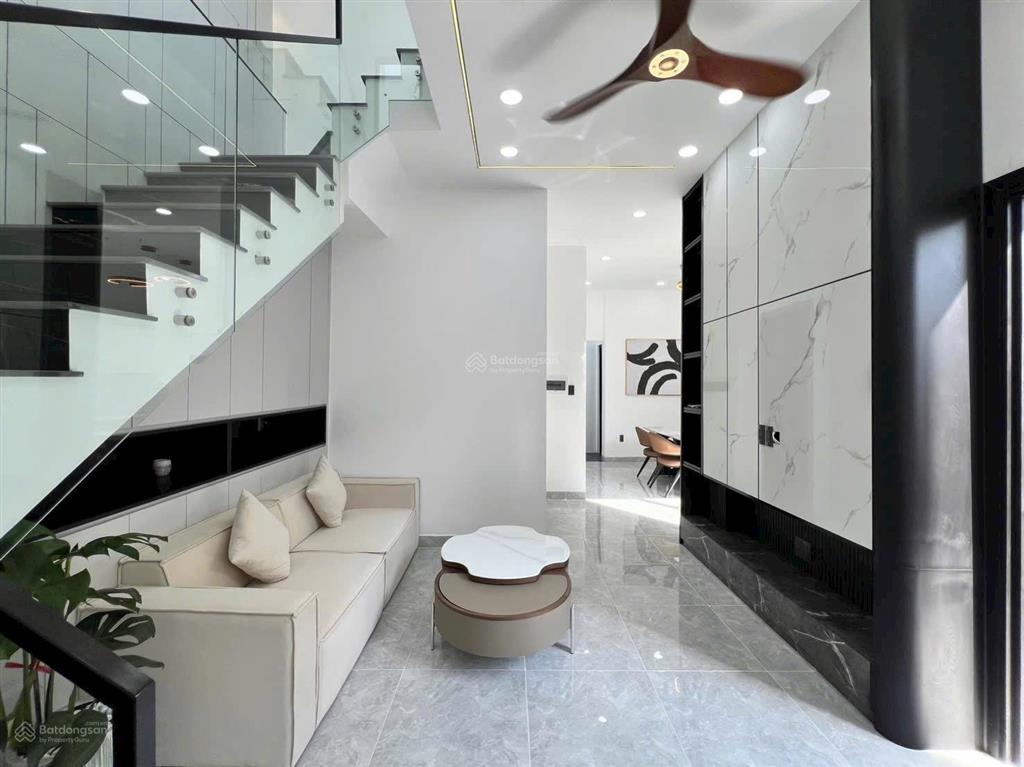 Nhà đẹp 11x7 xây mới 2 tầng 3 phòng ngủ có phòng dưới trệt ngay gần chợ phước long