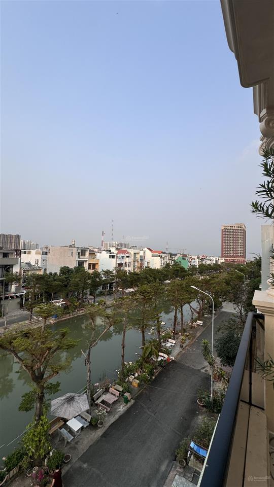 Cặp nhà phố view hồ cạnh công viên có thang máy xây mới 100% giá tốt