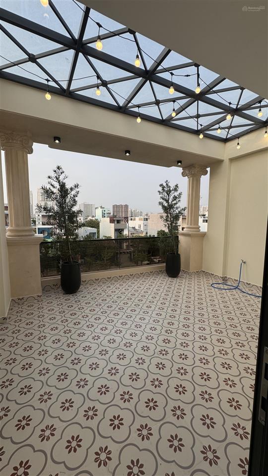Cặp nhà phố view hồ cạnh công viên có thang máy xây mới 100% giá tốt