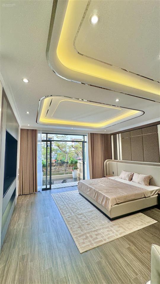 Cặp nhà phố view hồ cạnh công viên có thang máy xây mới 100% giá tốt