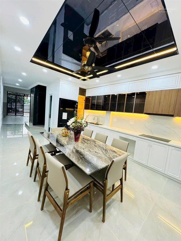 Nhà mới đẹp khu cư xá ngân hàng có thang máy ô tô đận trong nhà được