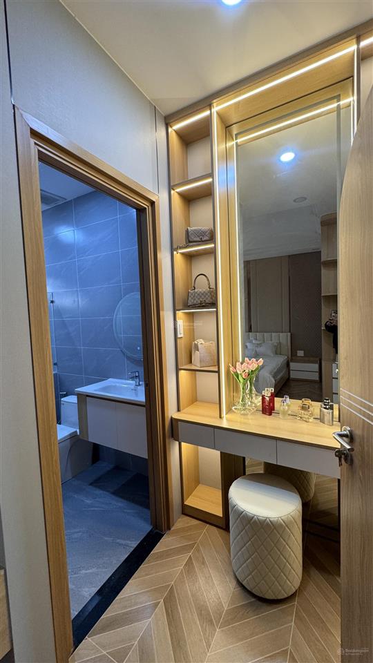 Nhà mặt đường nhựa 16m xây kiên cố 4 tầng thang máy 450kg gần nhiều tiện ích liền kề phú mỹ hưng