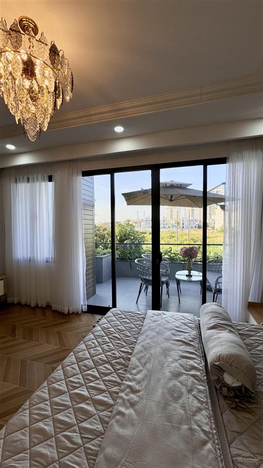 Nhà mặt đường nhựa 16m xây kiên cố 4 tầng thang máy 450kg gần nhiều tiện ích liền kề phú mỹ hưng