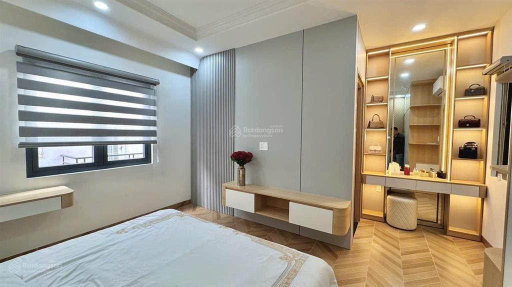 Nhà mặt đường nhựa 16m xây kiên cố 4 tầng thang máy 450kg gần nhiều tiện ích liền kề phú mỹ hưng