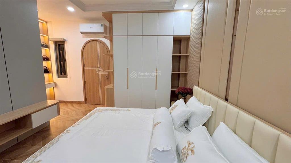 Nhà mặt đường nhựa 16m xây kiên cố 4 tầng thang máy 450kg gần nhiều tiện ích liền kề phú mỹ hưng