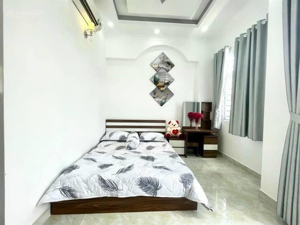 Hẻm xe hơi 1806, nhà kiên cố vào ở được ngay, ngang 4,2x12,5, nhà 2 lầu sân thượng, chỉ 5,4 tỷ