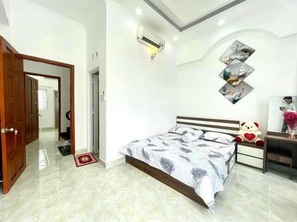 Hẻm xe hơi 1806, nhà kiên cố vào ở được ngay, ngang 4,2x12,5, nhà 2 lầu sân thượng, chỉ 5,4 tỷ
