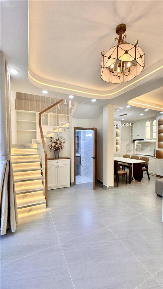 Nhà đẹp 3 tầng 4 phòng ngủ, sổ hồng riêng công nhận 109m2 vài bước ra đường huỳnh tấn phát