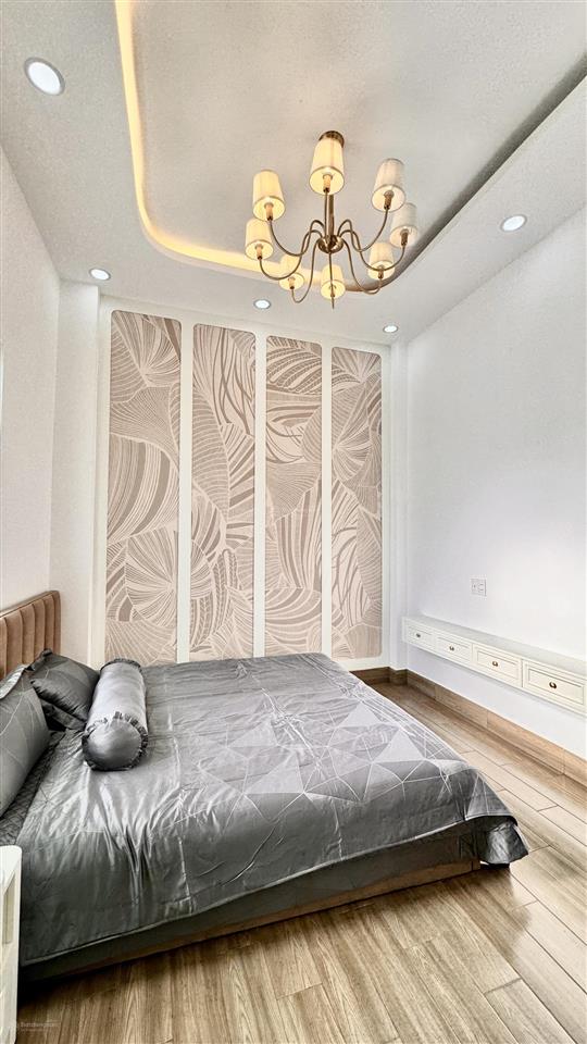Nhà đẹp 3 tầng 4 phòng ngủ, sổ hồng riêng công nhận 109m2 vài bước ra đường huỳnh tấn phát