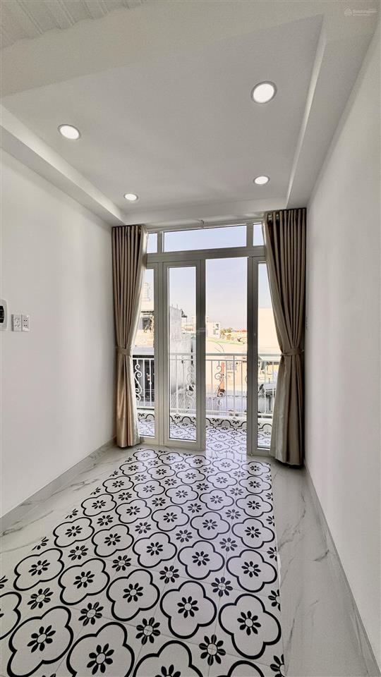 Nhà đẹp 3 tầng 4 phòng ngủ, sổ hồng riêng công nhận 109m2 vài bước ra đường huỳnh tấn phát
