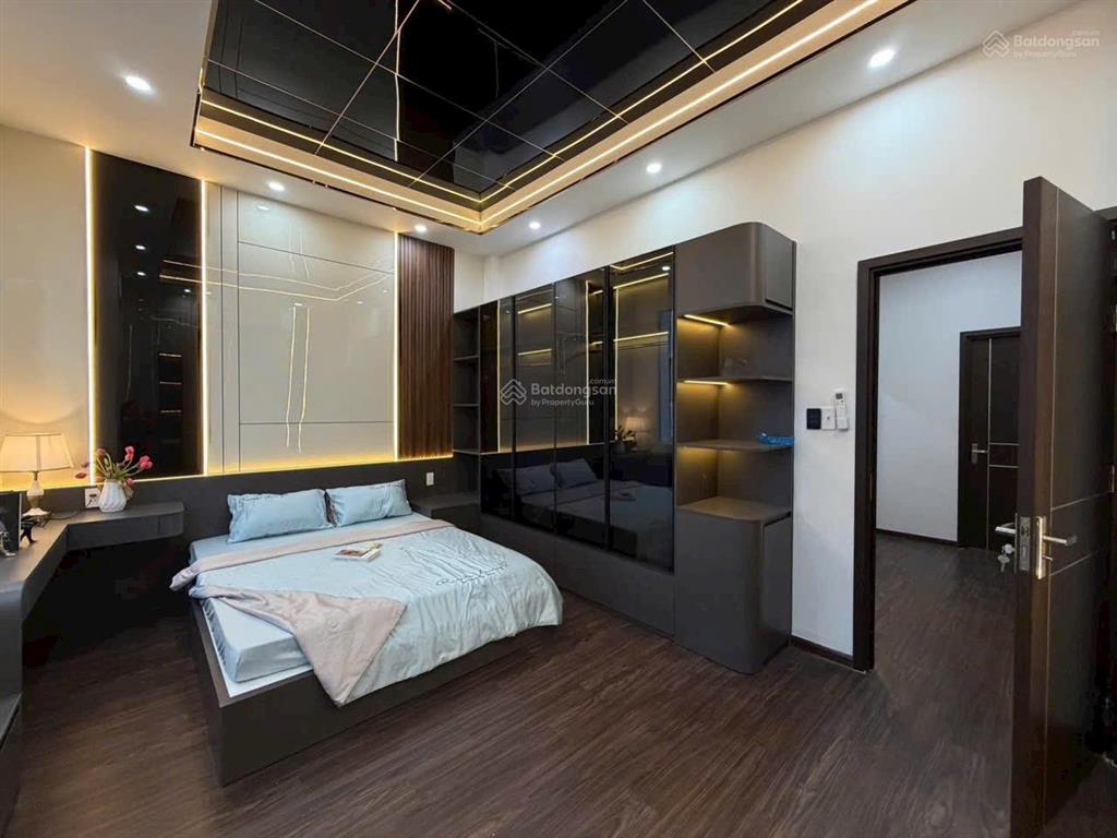 Nhà phố 3 tầng full nội thất 4 phòng ngủ sổ hồng riêng phường phú thuận q7
