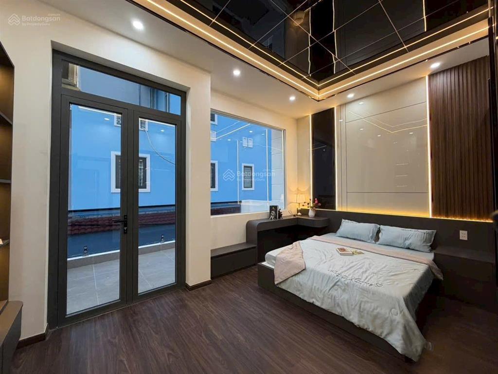Nhà phố 3 tầng full nội thất 4 phòng ngủ sổ hồng riêng phường phú thuận q7