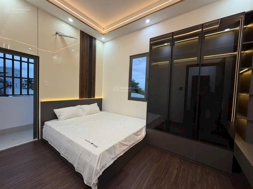 Nhà phố 3 tầng full nội thất 4 phòng ngủ sổ hồng riêng phường phú thuận q7