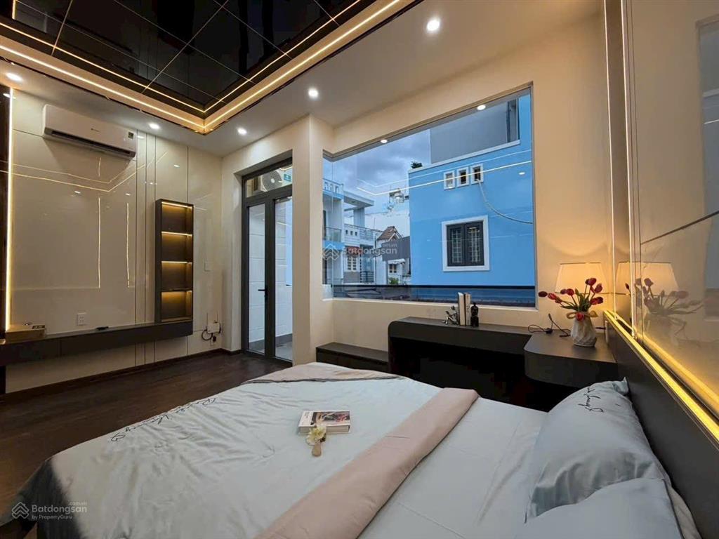 Nhà phố 3 tầng full nội thất 4 phòng ngủ sổ hồng riêng phường phú thuận q7
