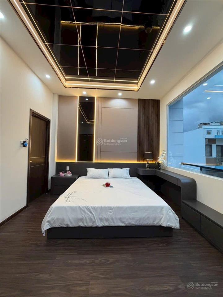Nhà phố 3 tầng full nội thất 4 phòng ngủ sổ hồng riêng phường phú thuận q7