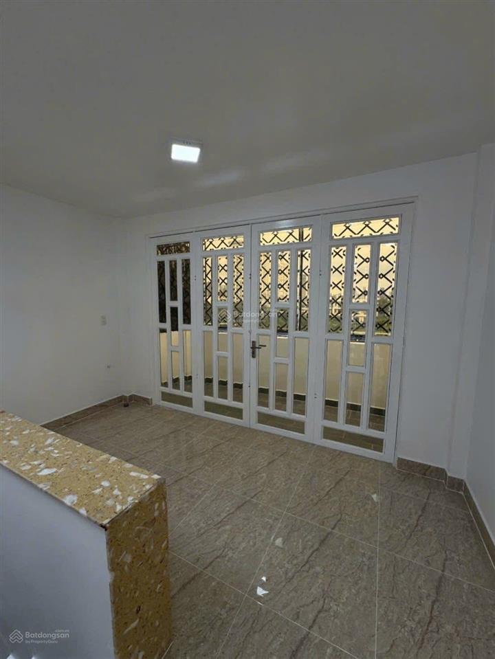 Nhà khu dân cư hoàng quốc việt đường nhựa ô tô né nhau khu dân cư đồng bộ nhà 3 tầng kiên cố