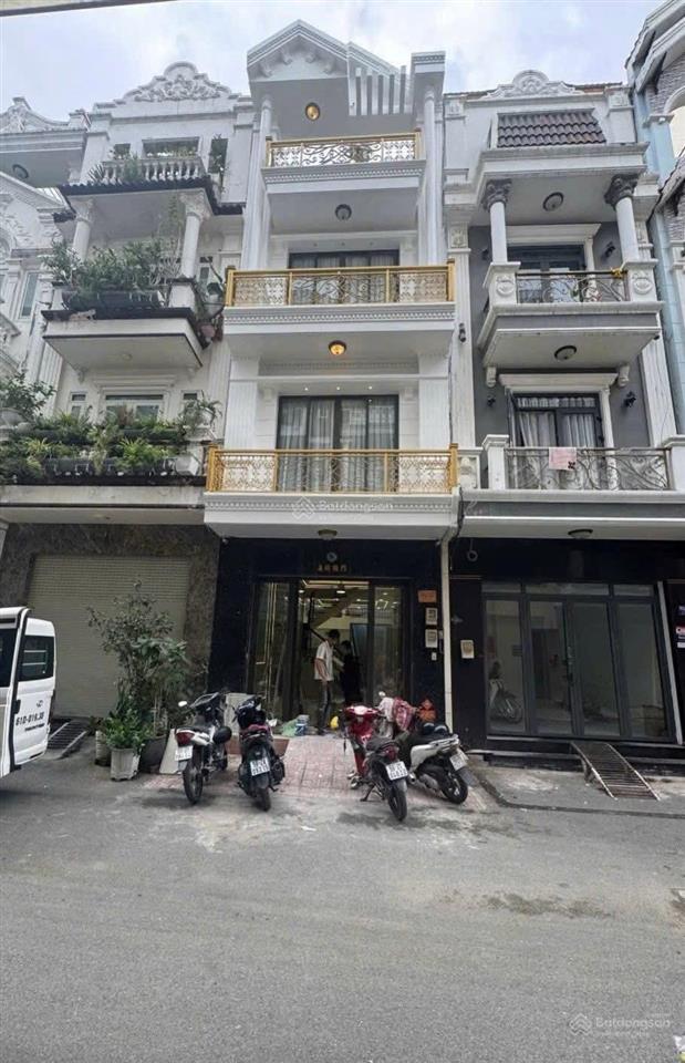 Nhà khu dân cư hoàng quốc việt đường nhựa ô tô né nhau khu dân cư đồng bộ nhà 3 tầng kiên cố