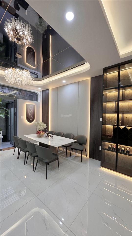 Nhà đường nhựa 16m, vị trí đẹp, view thoáng, có thang máy, gara ô tô, ngang 5m, dài 18m