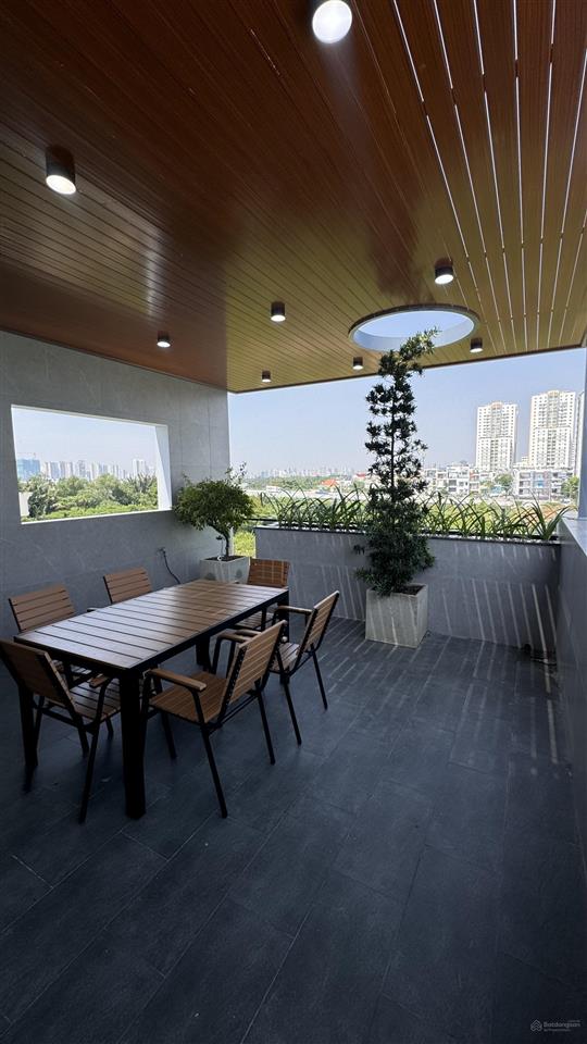Nhà đường nhựa 16m, vị trí đẹp, view thoáng, có thang máy, gara ô tô, ngang 5m, dài 18m