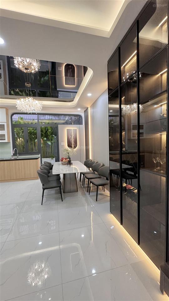 Nhà đường nhựa 16m, vị trí đẹp, view thoáng, có thang máy, gara ô tô, ngang 5m, dài 18m