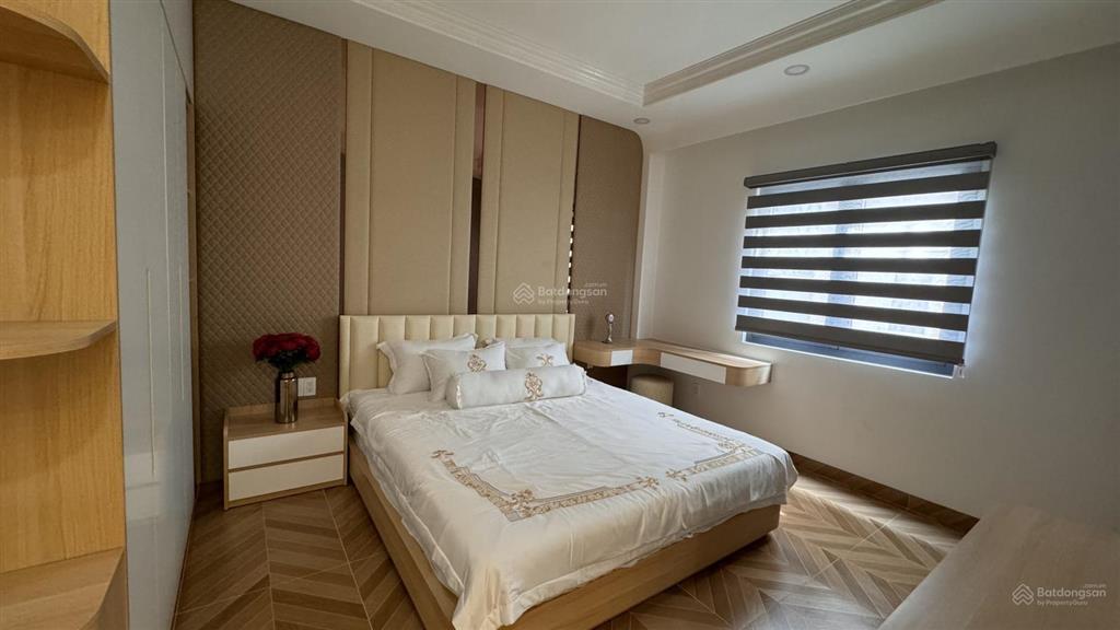 Nhà đường nhựa 16m, vị trí đẹp, view thoáng, có thang máy, gara ô tô, ngang 5m, dài 18m
