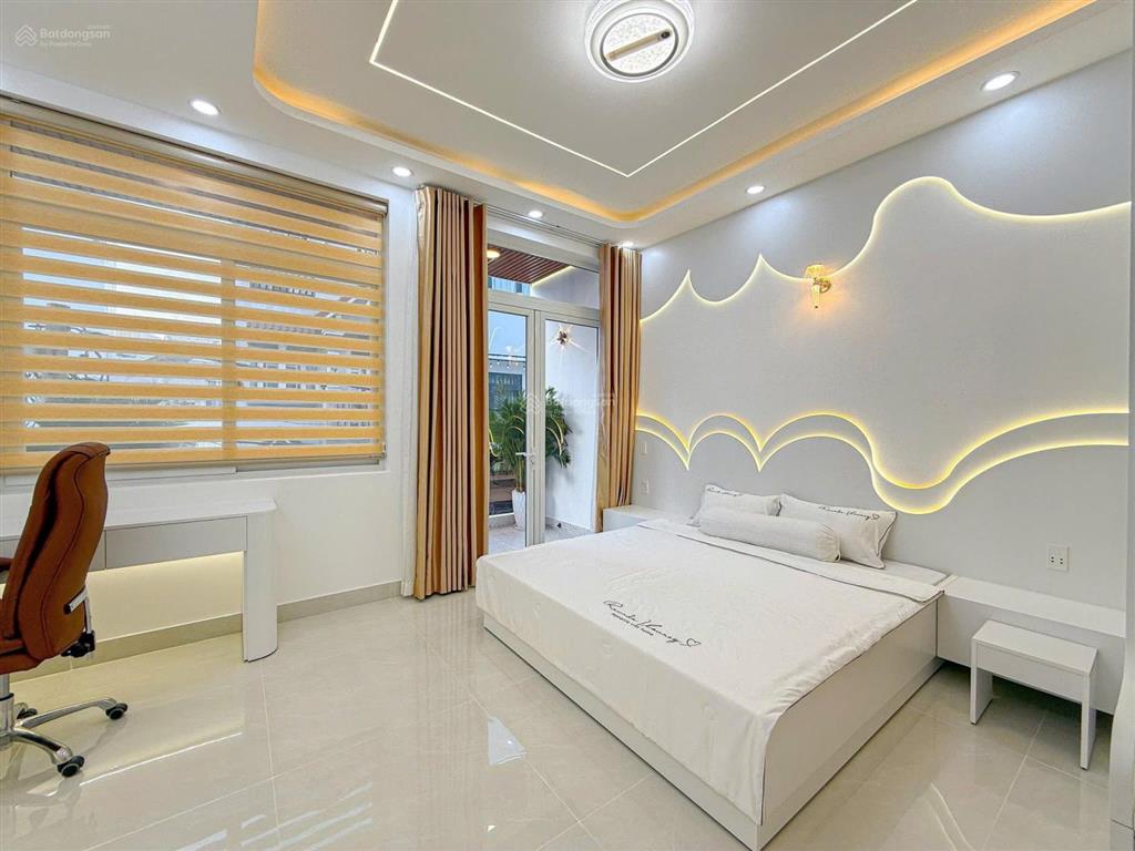 Nhà hẻm xe hơi đậu vào nhà chưa tới 10 đồng q7, 3 tầng 4 phòng dọn vào ở ngay được
