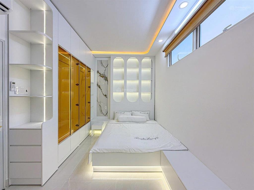 Nhà hẻm xe hơi đậu vào nhà chưa tới 10 đồng q7, 3 tầng 4 phòng dọn vào ở ngay được