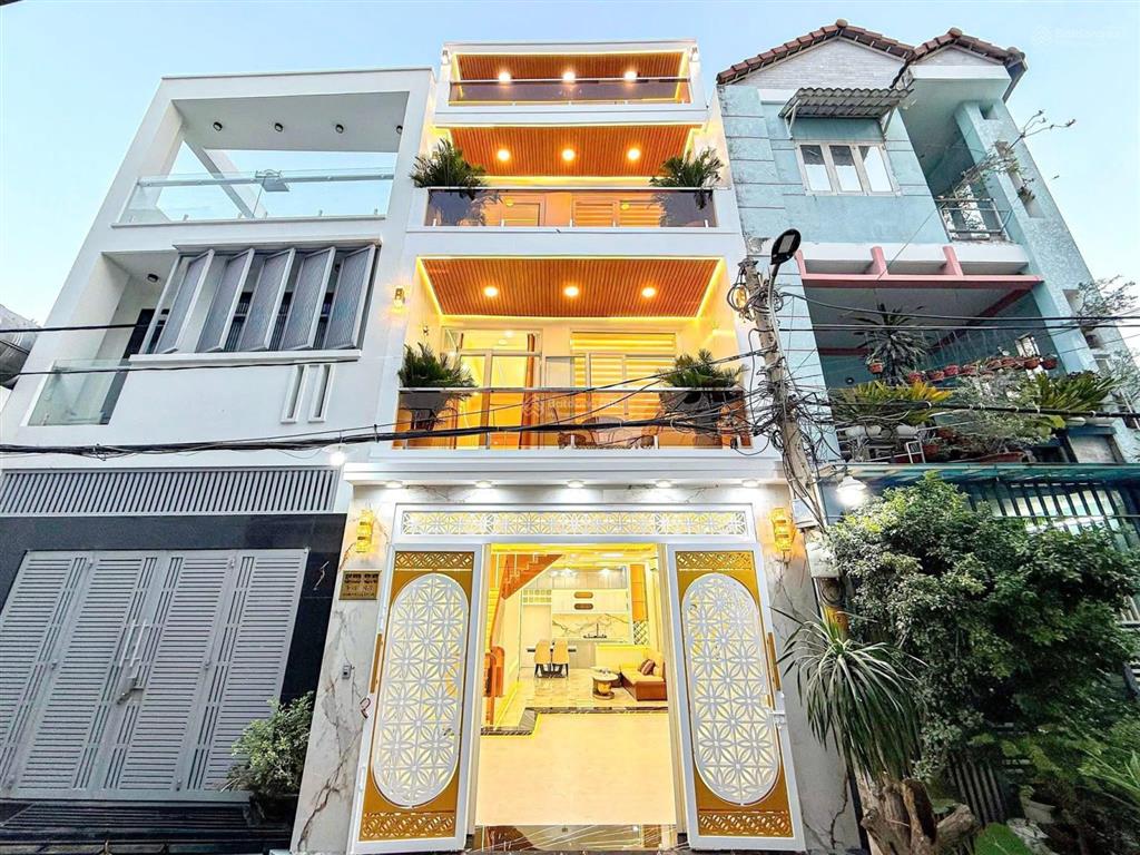 Nhà hẻm xe hơi đậu vào nhà chưa tới 10 đồng q7, 3 tầng 4 phòng dọn vào ở ngay được