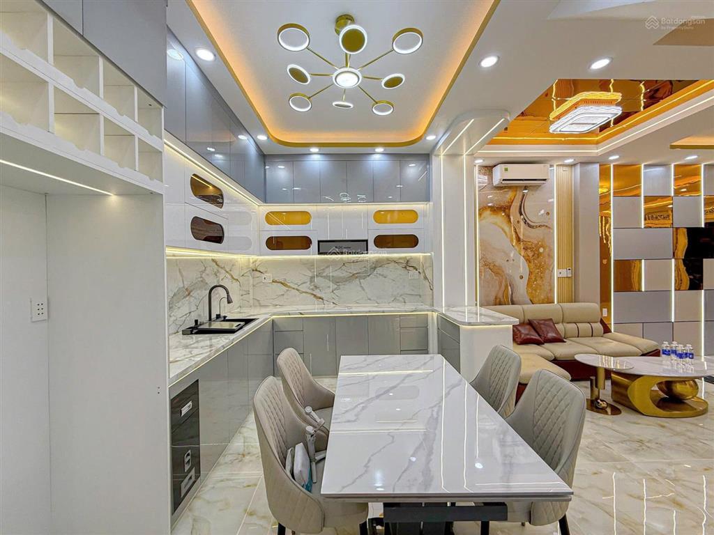 Nhà hẻm xe hơi đậu vào nhà chưa tới 10 đồng q7, 3 tầng 4 phòng dọn vào ở ngay được