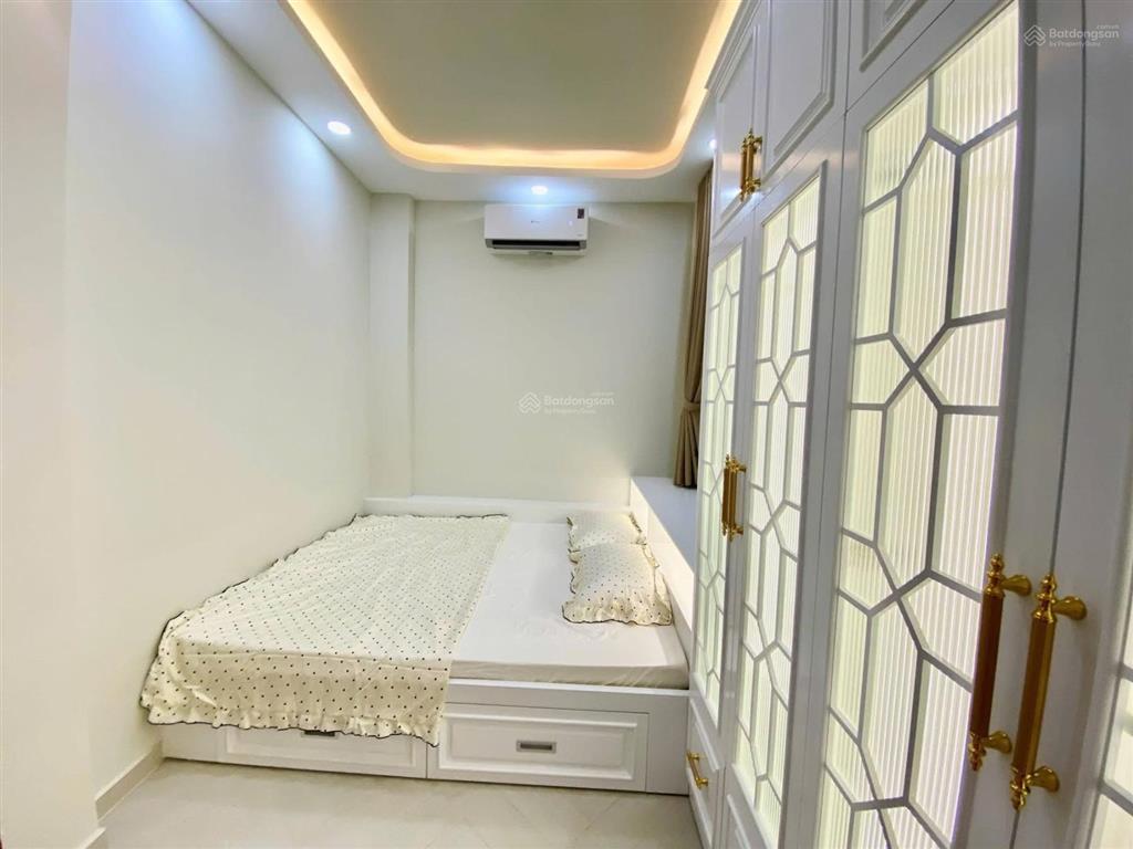 Nhà đẹp sổ riêng ngang 9m sát bên quận 4 tiện đi quận 1 mới đẹp vào ở ngay