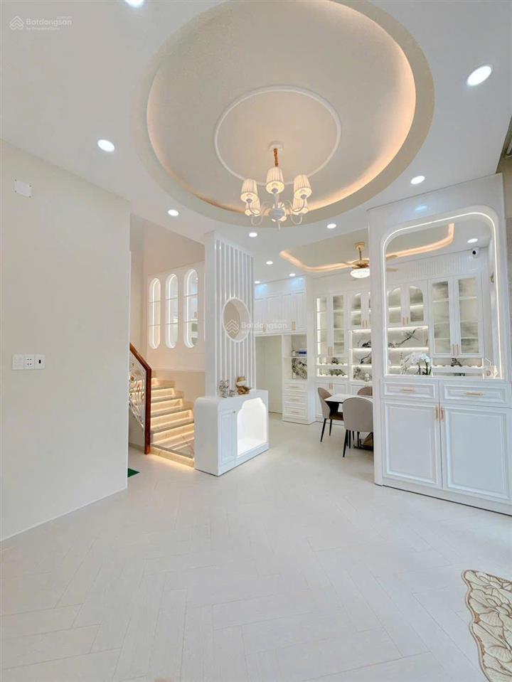 Nhà đẹp sổ riêng ngang 9m sát bên quận 4 tiện đi quận 1 mới đẹp vào ở ngay