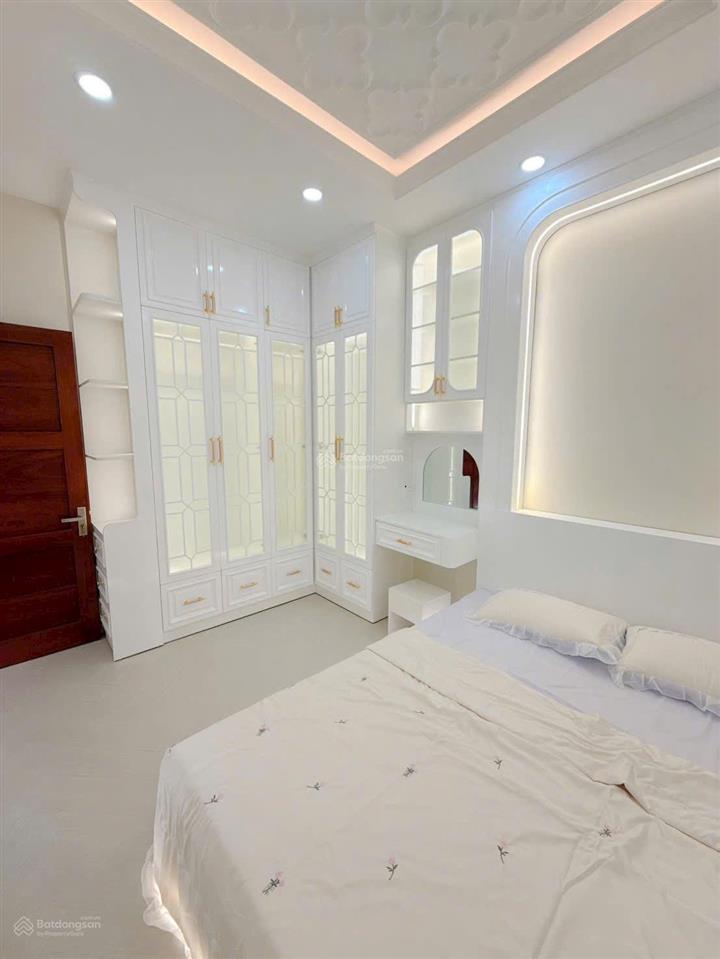 Nhà đẹp sổ riêng ngang 9m sát bên quận 4 tiện đi quận 1 mới đẹp vào ở ngay