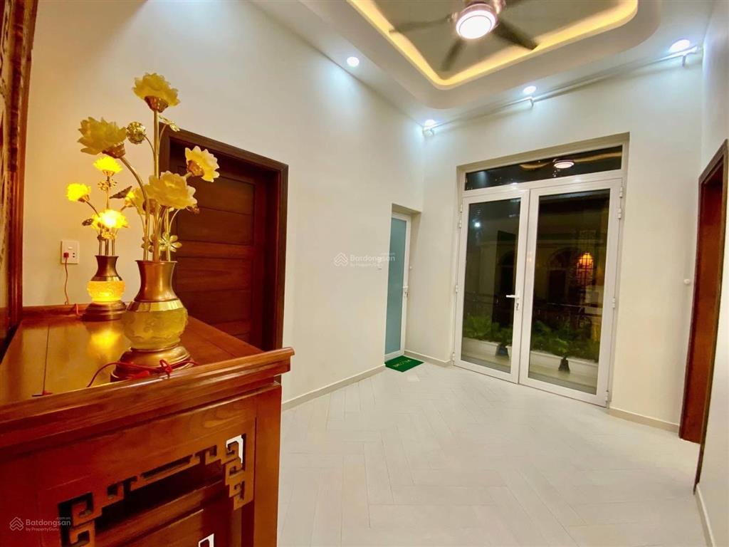 Nhà đẹp sổ riêng ngang 9m sát bên quận 4 tiện đi quận 1 mới đẹp vào ở ngay