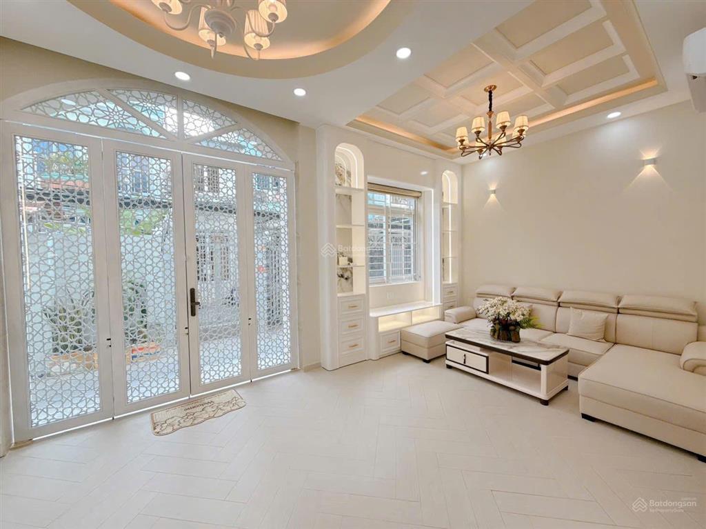 Nhà đẹp sổ riêng ngang 9m sát bên quận 4 tiện đi quận 1 mới đẹp vào ở ngay