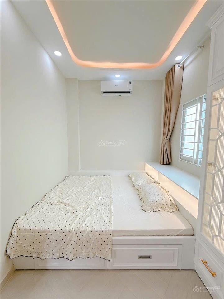 Nhà đẹp sổ riêng ngang 9m sát bên quận 4 tiện đi quận 1 mới đẹp vào ở ngay