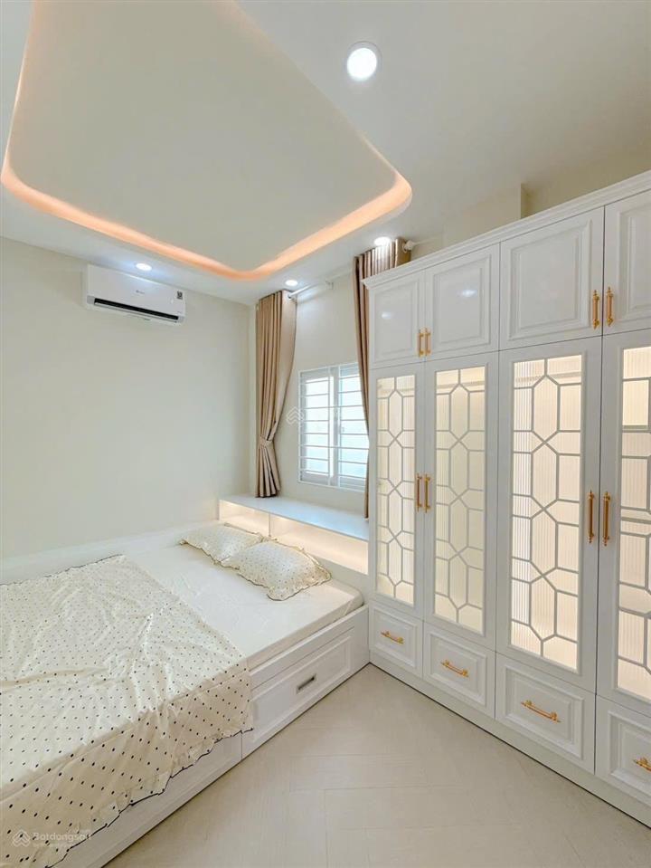 Nhà đẹp sổ riêng ngang 9m sát bên quận 4 tiện đi quận 1 mới đẹp vào ở ngay