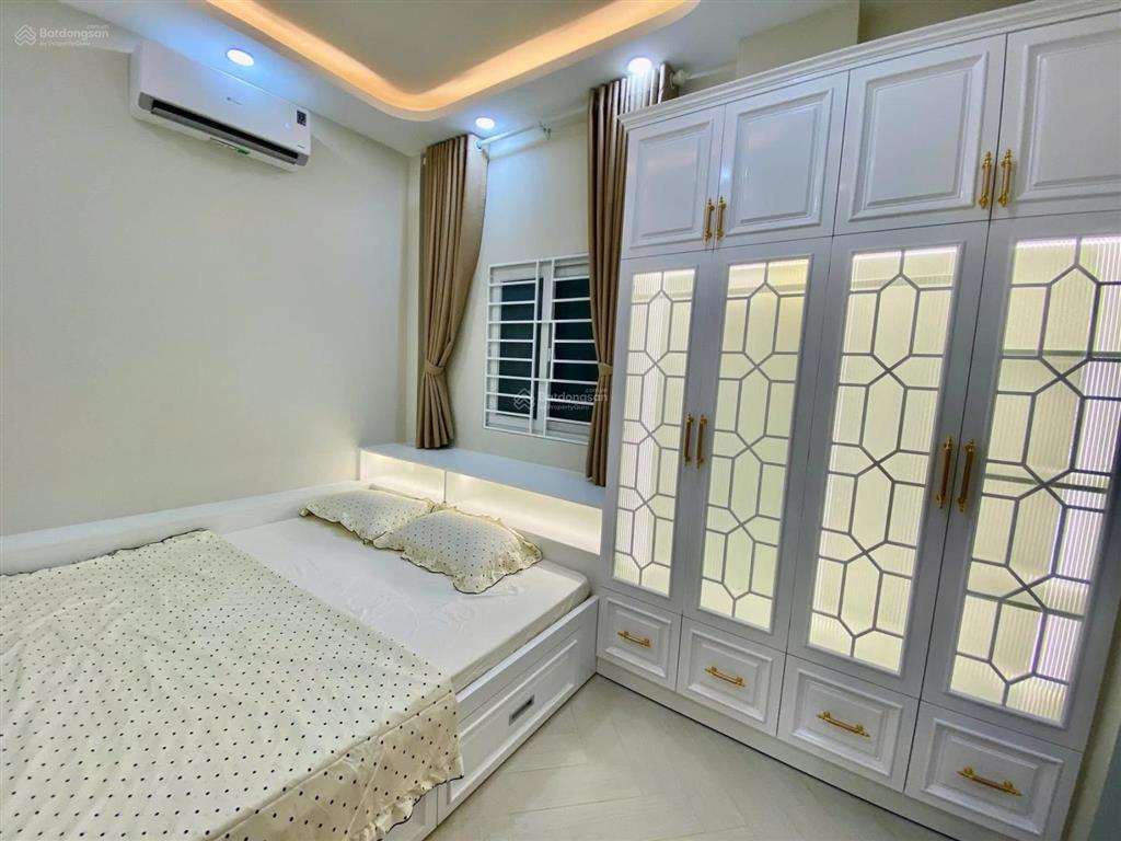 Nhà đẹp sổ riêng ngang 9m sát bên quận 4 tiện đi quận 1 mới đẹp vào ở ngay