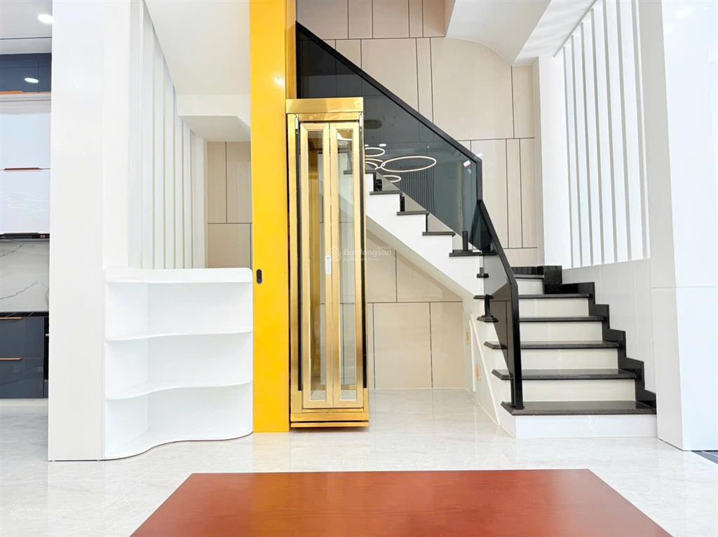 Nhà mới 6x14 có thang máy kdc đồng bộ ô tô vào nhà, đầy đủ tiện ích xung quanh
