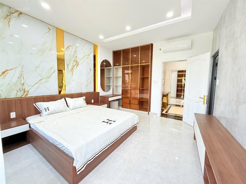 Nhà mới 6x14 có thang máy kdc đồng bộ ô tô vào nhà, đầy đủ tiện ích xung quanh