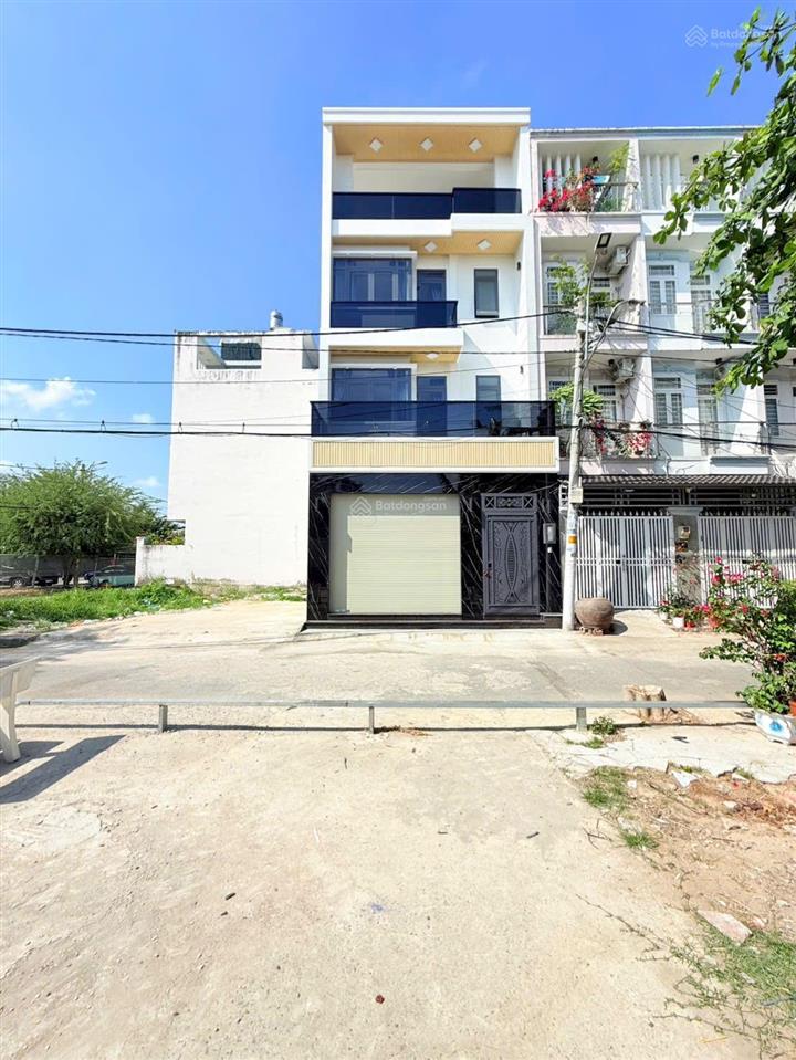 Nhà mới 6x14 có thang máy kdc đồng bộ ô tô vào nhà, đầy đủ tiện ích xung quanh