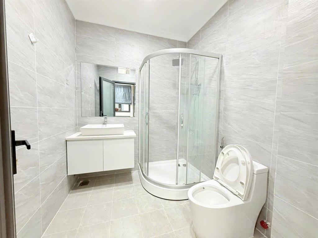 Nhà mới 6x14 có thang máy kdc đồng bộ ô tô vào nhà, đầy đủ tiện ích xung quanh