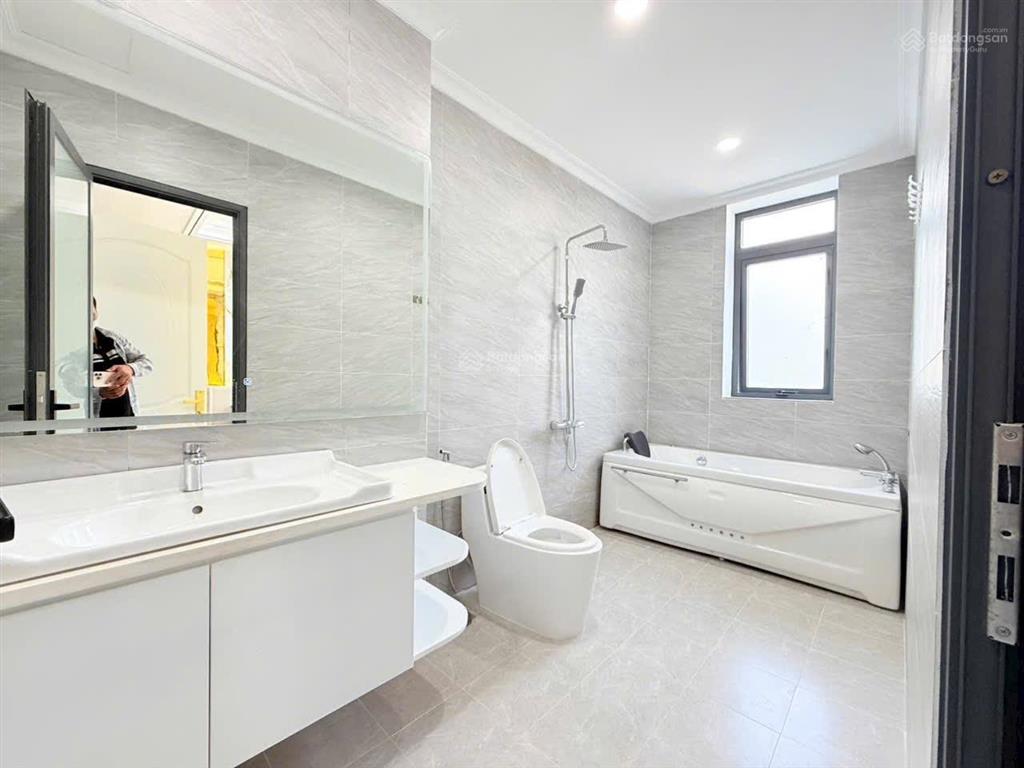 Nhà mới 6x14 có thang máy kdc đồng bộ ô tô vào nhà, đầy đủ tiện ích xung quanh