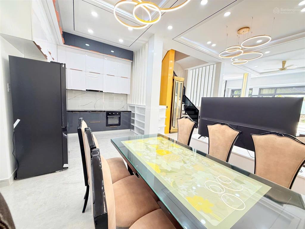 Nhà mới 6x14 có thang máy kdc đồng bộ ô tô vào nhà, đầy đủ tiện ích xung quanh