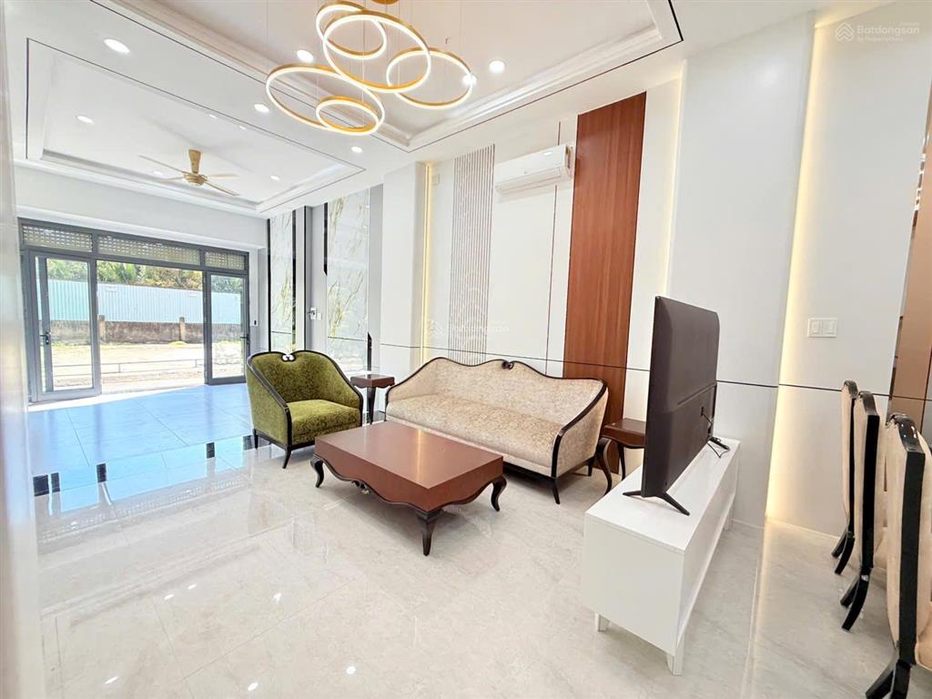 Nhà mới 6x14 có thang máy kdc đồng bộ ô tô vào nhà, đầy đủ tiện ích xung quanh