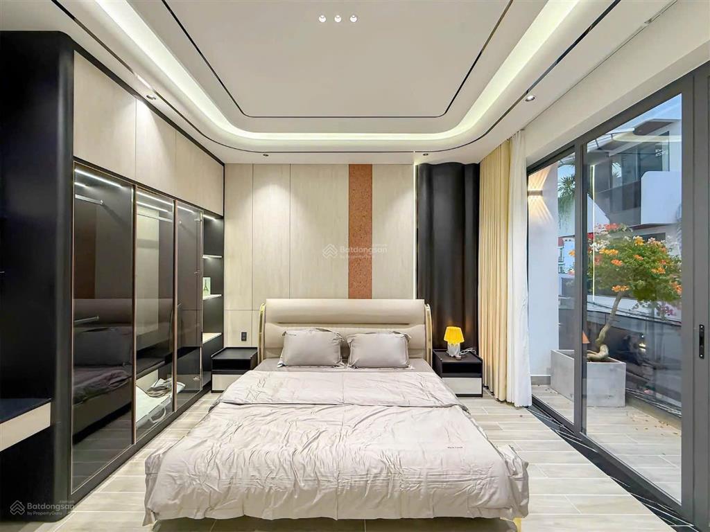 Nhà đẹp đường ô tô thông sát bên quận 7, khu dân cư đông đúc đủ tiện nghi