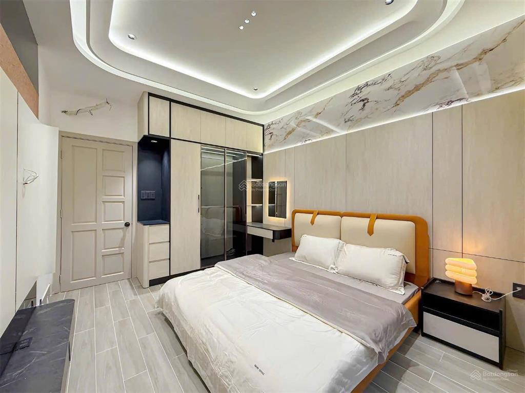 Nhà đẹp đường ô tô thông sát bên quận 7, khu dân cư đông đúc đủ tiện nghi