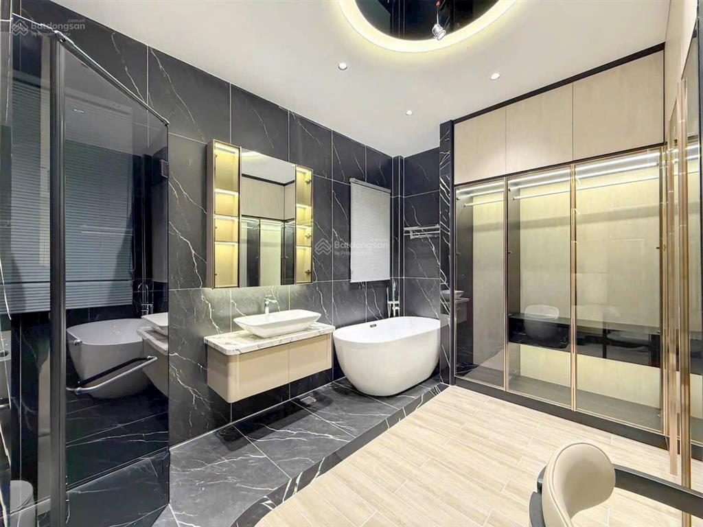 Nhà đẹp đường ô tô thông sát bên quận 7, khu dân cư đông đúc đủ tiện nghi