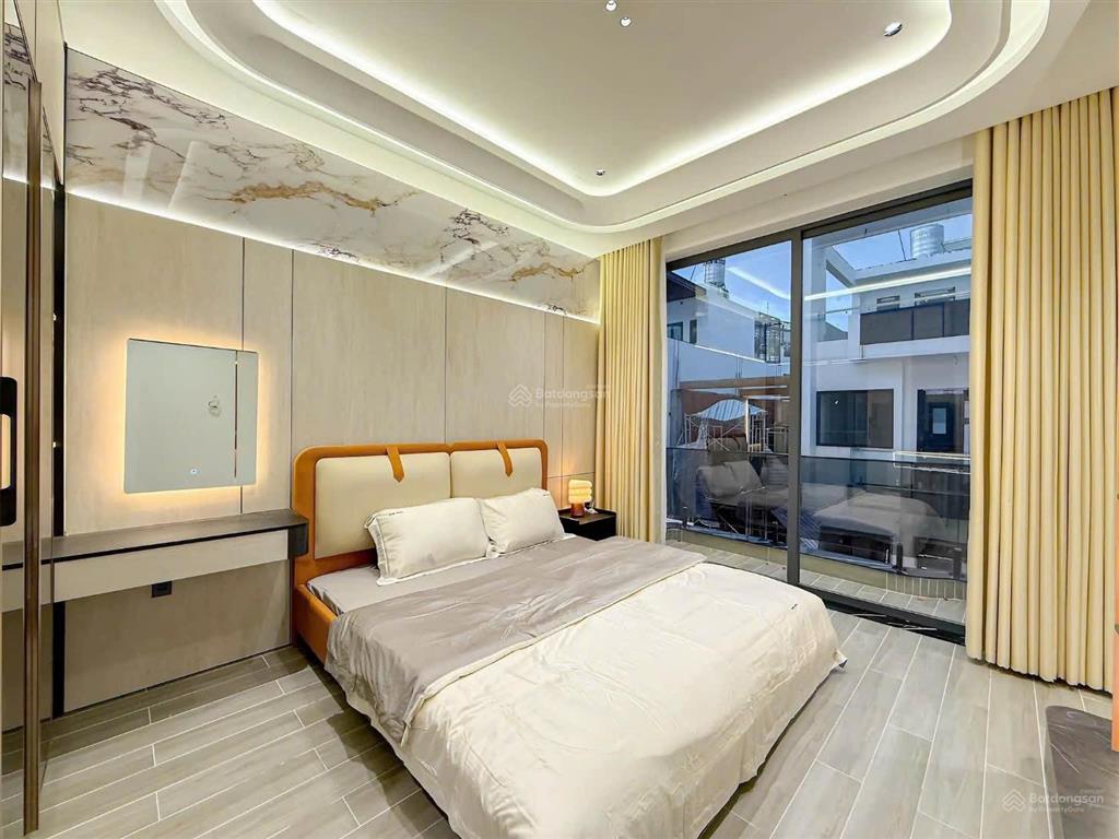 Nhà đẹp đường ô tô thông sát bên quận 7, khu dân cư đông đúc đủ tiện nghi